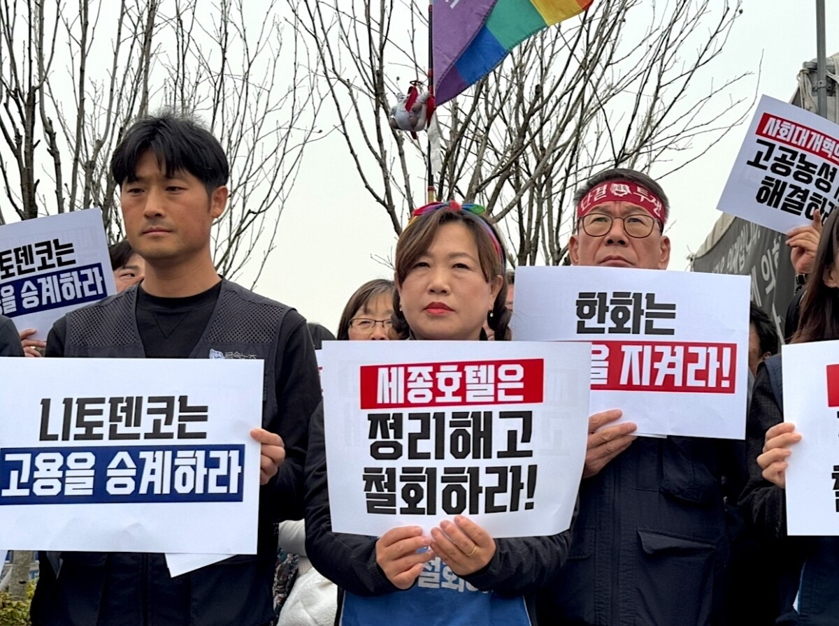 윤 내려갔지만 노동자는 아직 고공에…”조기 대선 주자들 고공농성 문제 답해야”