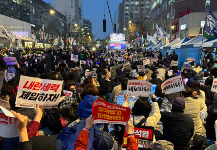윤 선고 16시간 전…안국역, 불타오르네