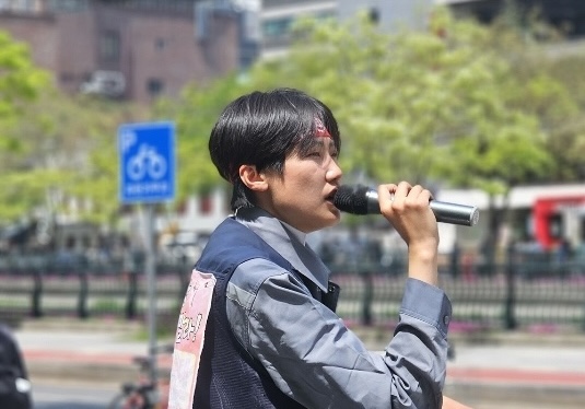 이재명에 투표했던 ‘말벌 시민’의 변화…”하청 노동자 말 들으러 온 유일한 후보, 권영국 지지해”