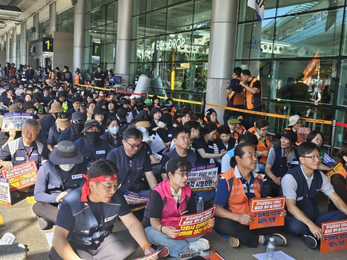 전국 공항 노동자들 무기한 파업 돌입…“노동자·시민 모두 안전한 공항을”