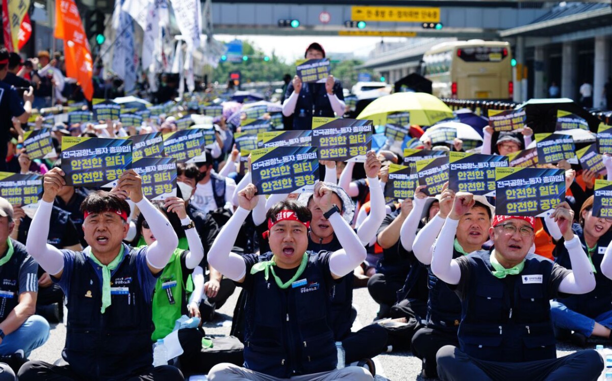 빛나는 공항 아래, 쓰러지는 공항노동자들