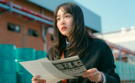 태풍 같던 시절에 대한 조작된 복고〈태풍상사〉