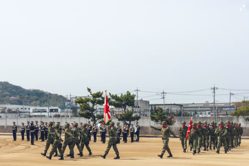 일본은 재무장하며 민족주의를 받아들이고 있다