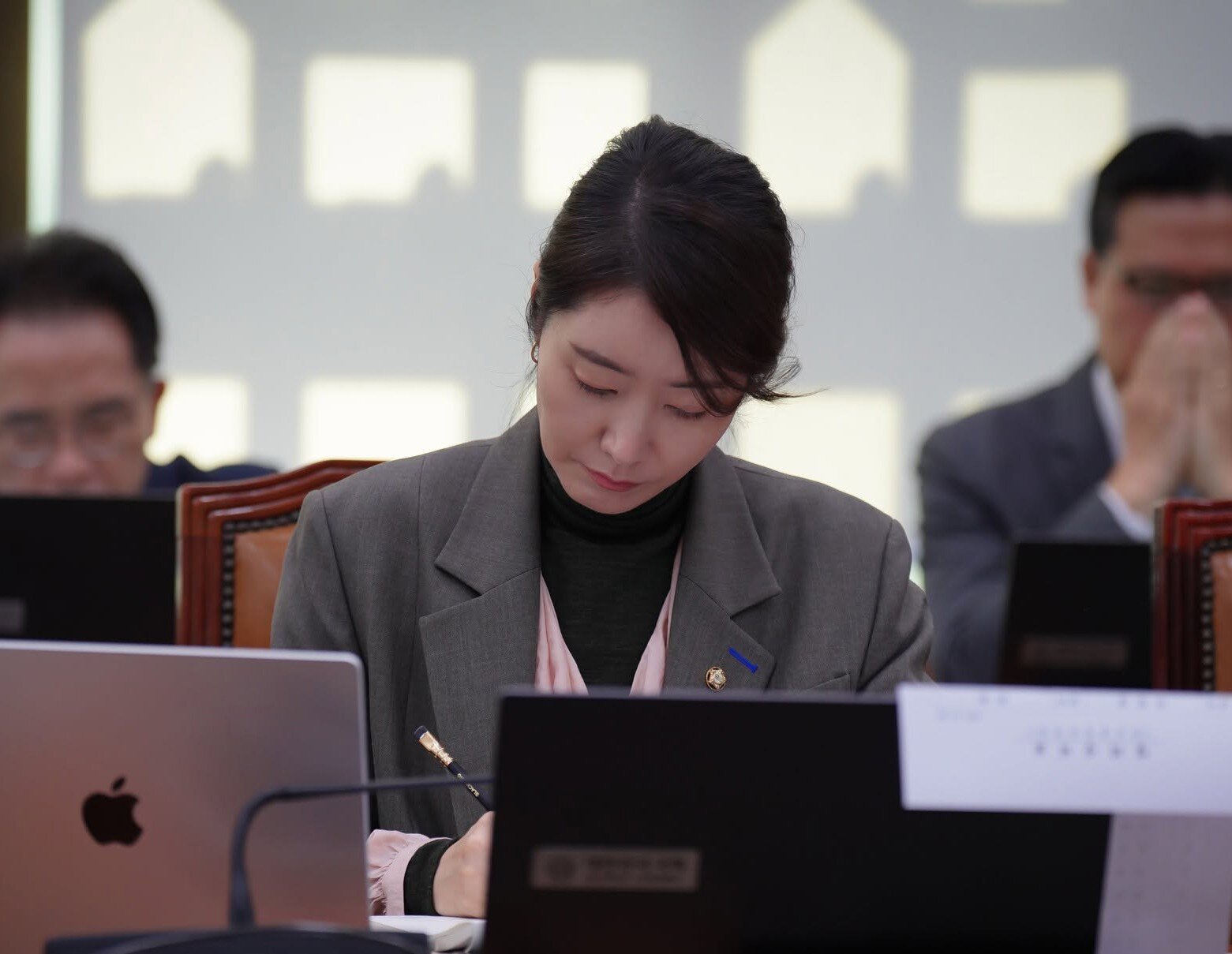 공천을 판 1억은 전세금이 됐다
