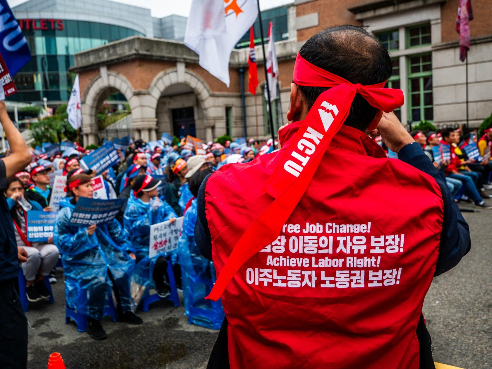 ‘전부 다 송금’이라던 대통령, 사과 요구는 신문사로 갔다